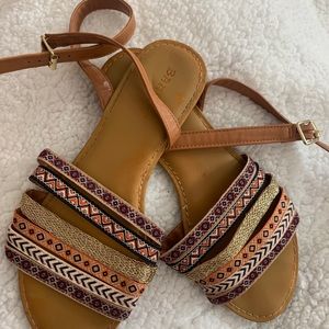 Strapped tribal pattern sandals